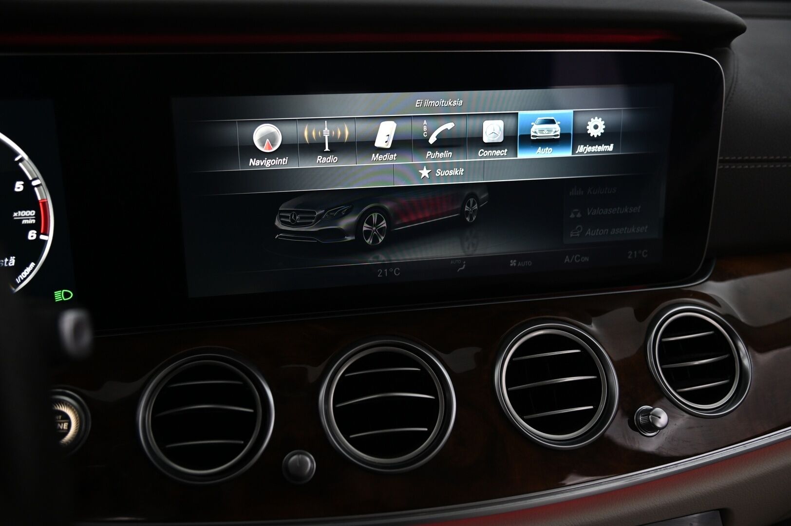 Mercedes-Benz E 2017 E 220 d Farmari / * Burmester / Vetokoukku / Widescreen / P-kamera / Digimittariso / Navi / - * Vakionopeudensäädin / Pysäköintiavustin / Sähkötoiminen takaluukku / KeyLessGo-avaimeton käynnistys*