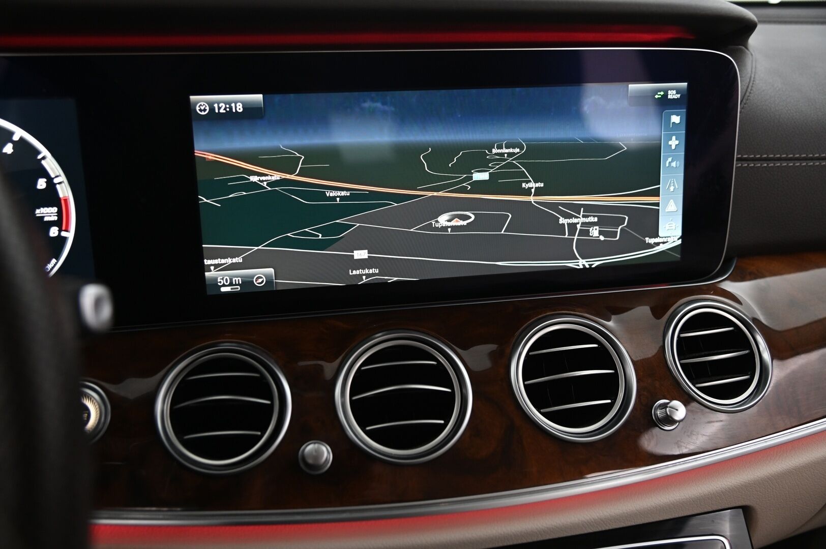 Mercedes-Benz E 2017 E 220 d Farmari / * Burmester / Vetokoukku / Widescreen / P-kamera / Digimittariso / Navi / - * Vakionopeudensäädin / Pysäköintiavustin / Sähkötoiminen takaluukku / KeyLessGo-avaimeton käynnistys*