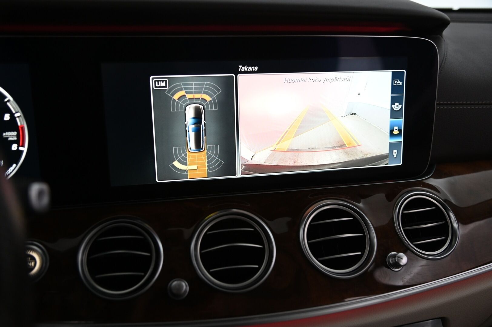 Mercedes-Benz E 2017 E 220 d Farmari / * Burmester / Vetokoukku / Widescreen / P-kamera / Digimittariso / Navi / - * Vakionopeudensäädin / Pysäköintiavustin / Sähkötoiminen takaluukku / KeyLessGo-avaimeton käynnistys*