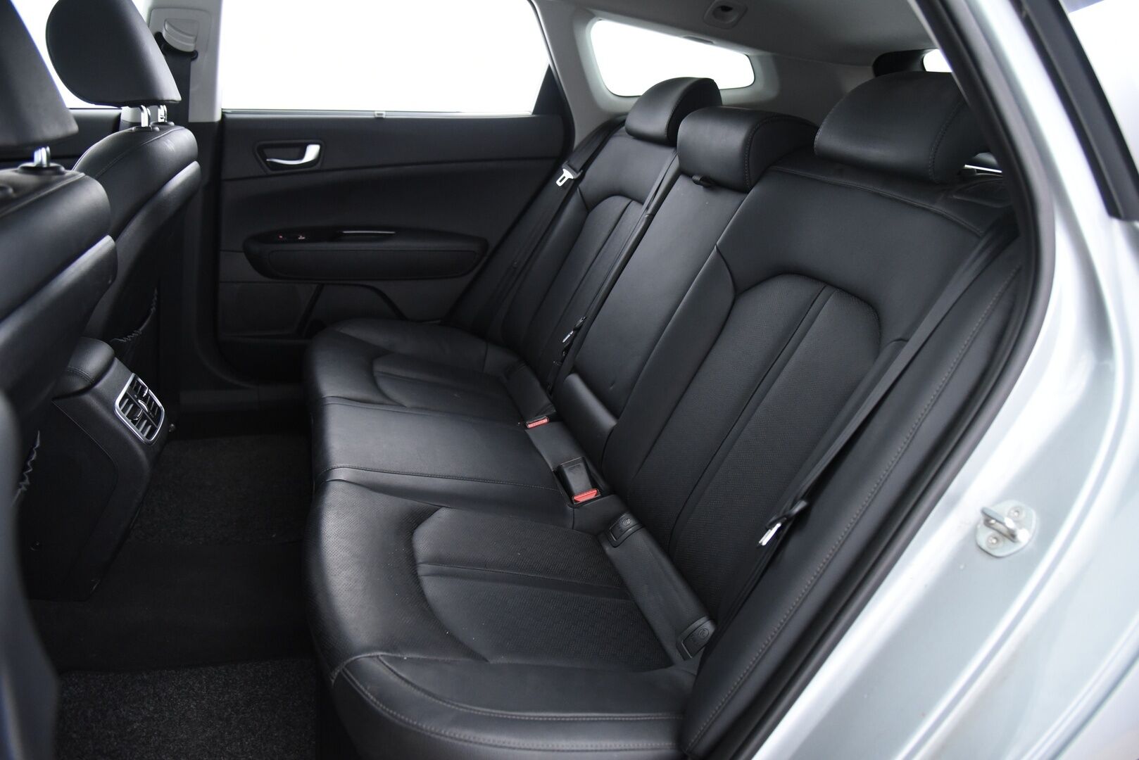 Kia Optima 2020 2,0 GDI PHEV Business Luxury SW A/T / Adapt. vak. / BLIS / Panorama / Muistipenkki / Keyless / Muistipenkki - Merkkihuollettu! / 360° / Harman/Kardon / Ilmastoidut nahkapenkit