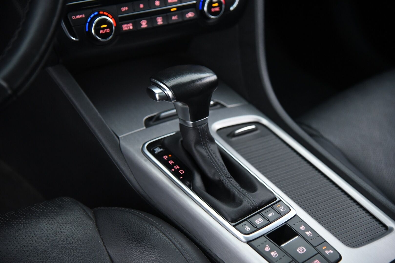 Kia Optima 2020 2,0 GDI PHEV Business Luxury SW A/T / Adapt. vak. / BLIS / Panorama / Muistipenkki / Keyless / Muistipenkki - Merkkihuollettu! / 360° / Harman/Kardon / Ilmastoidut nahkapenkit