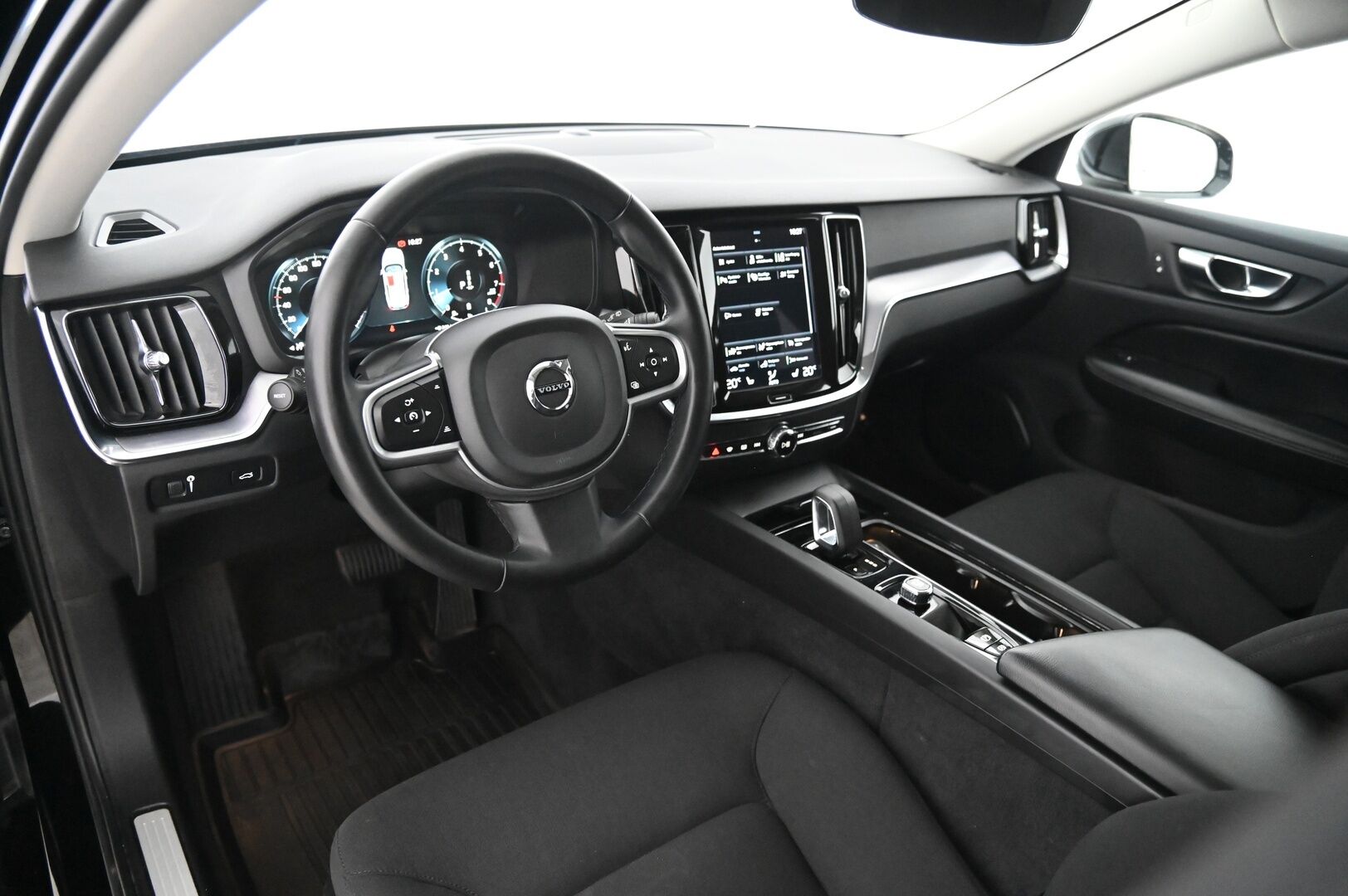 Volvo V60 2022 B3 MHEV Business Edition aut *Webasto / Acc&Pilot Assist / Full-Led / P.Kamera / Keyless / Navi* - *Merkkihuollettu 1-Omisteinen Suomi-auto!/ 2xrenkaat aluvanteilla*
