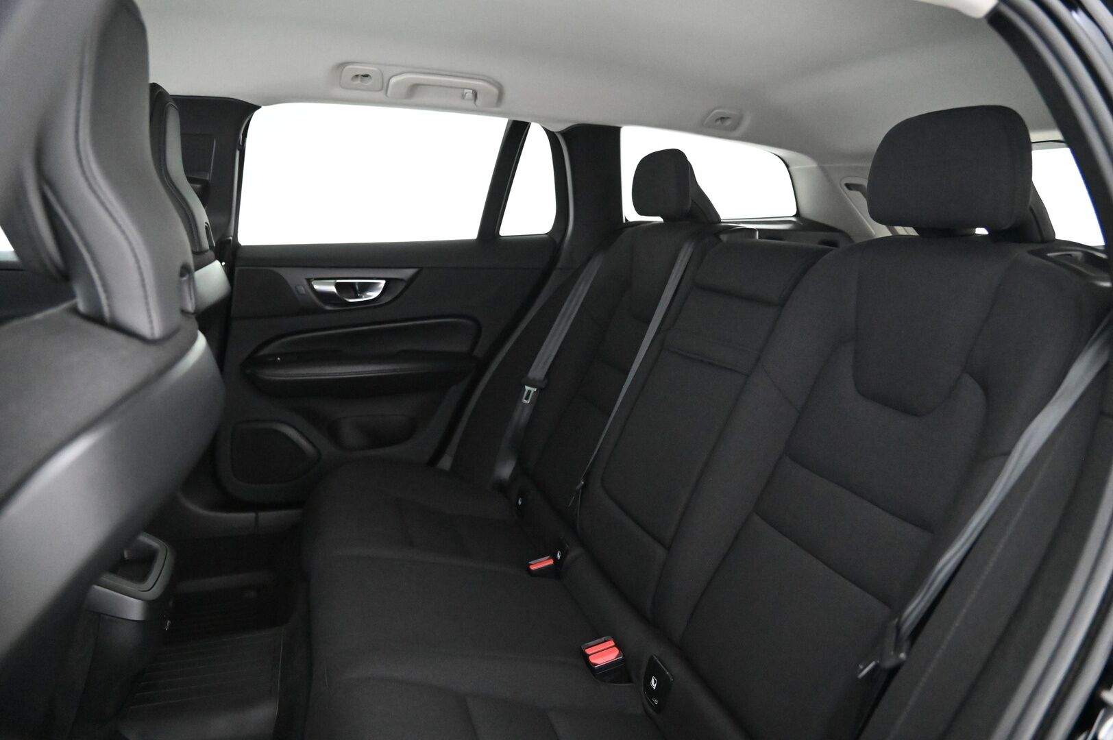 Volvo V60 2022 B3 MHEV Business Edition aut *Webasto / Acc&Pilot Assist / Full-Led / P.Kamera / Keyless / Navi* - *Merkkihuollettu 1-Omisteinen Suomi-auto!/ 2xrenkaat aluvanteilla*