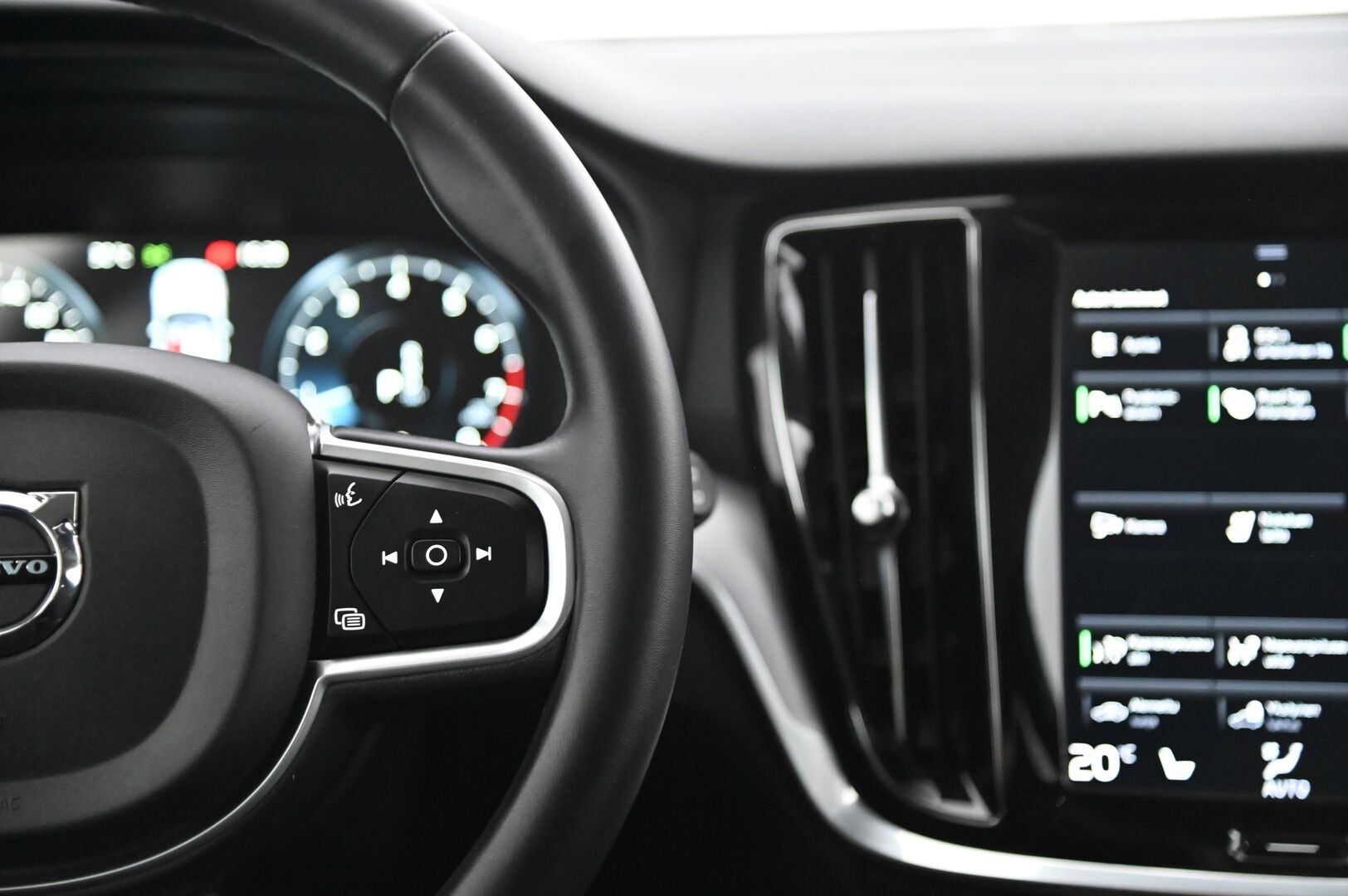 Volvo V60 2022 B3 MHEV Business Edition aut *Webasto / Acc&Pilot Assist / Full-Led / P.Kamera / Keyless / Navi* - *Merkkihuollettu 1-Omisteinen Suomi-auto!/ 2xrenkaat aluvanteilla*