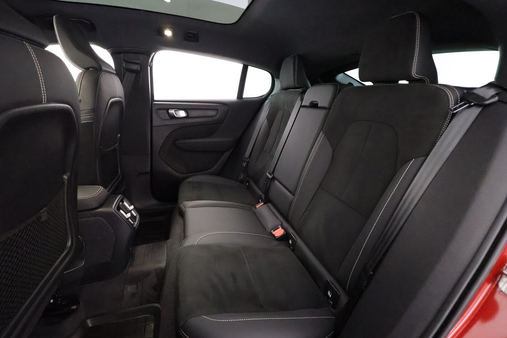 Volvo C40 2022 Recharge Twin Business Launch Edition aut - | ACC | ILP | Koukku | Lasikatto | Pixel-LED | H/K | Muistipenkki | 360-Kamera | Ratinlämmitys | Suomi-auto | Kahdet Renkaat |