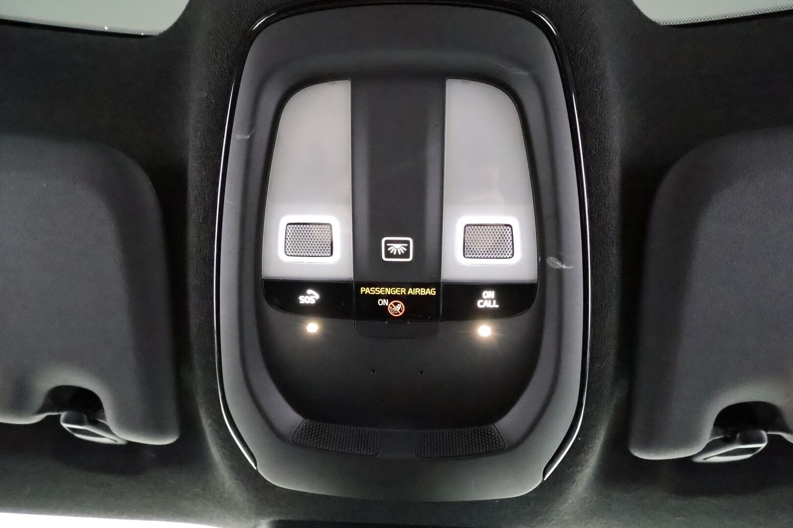 Volvo C40 2022 Recharge Twin Business Launch Edition aut - | ACC | ILP | Koukku | Lasikatto | Pixel-LED | H/K | Muistipenkki | 360-Kamera | Ratinlämmitys | Suomi-auto | Kahdet Renkaat |