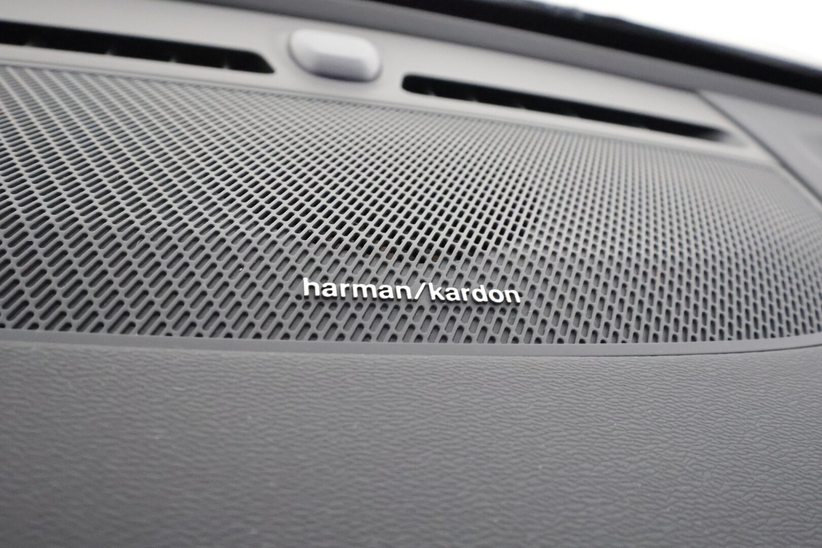 Volvo C40 2022 Recharge Twin Business Launch Edition aut - | ACC | ILP | Koukku | Lasikatto | Pixel-LED | H/K | Muistipenkki | 360-Kamera | Ratinlämmitys | Suomi-auto | Kahdet Renkaat |