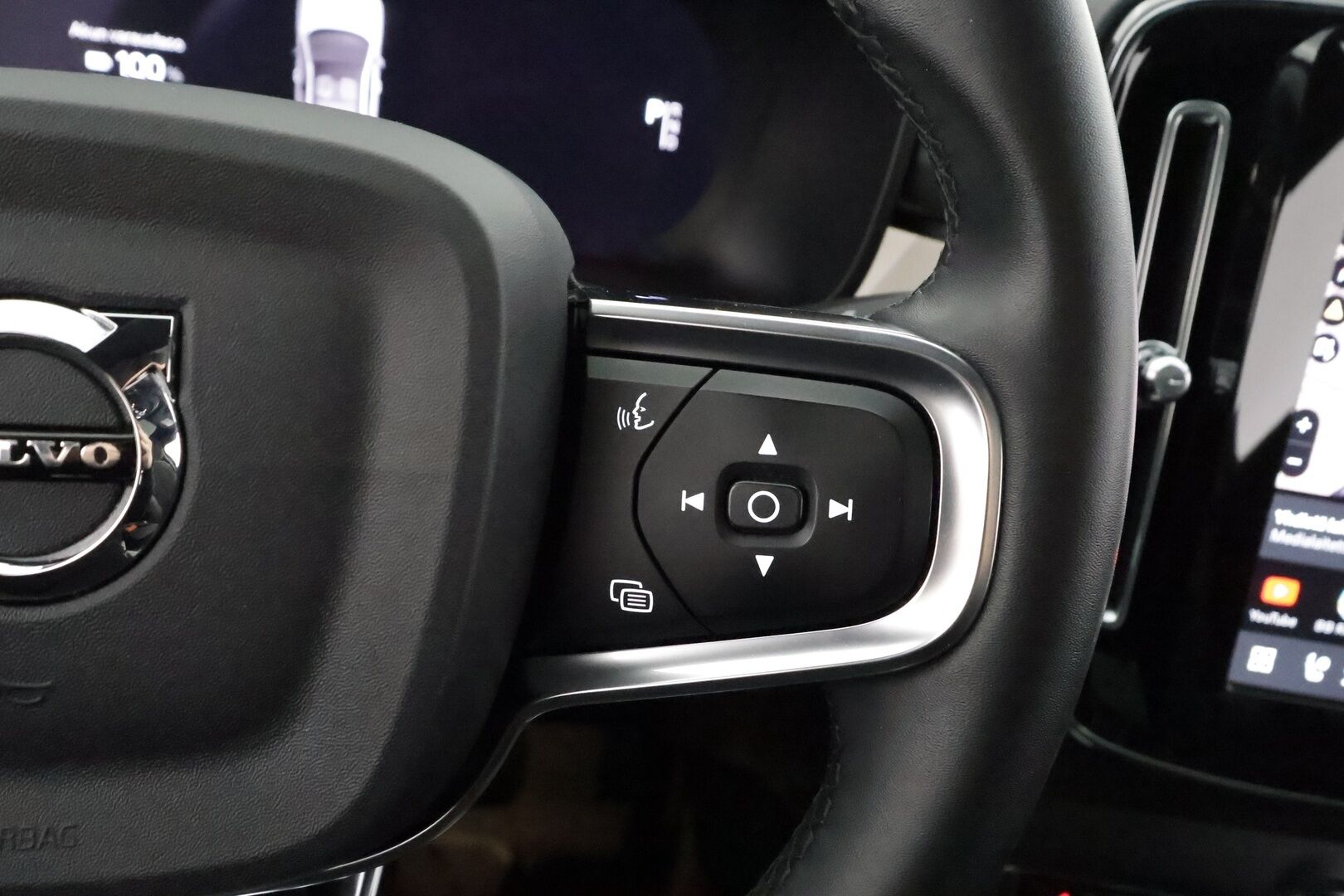 Volvo C40 2022 Recharge Twin Business Launch Edition aut - | ACC | ILP | Koukku | Lasikatto | Pixel-LED | H/K | Muistipenkki | 360-Kamera | Ratinlämmitys | Suomi-auto | Kahdet Renkaat |