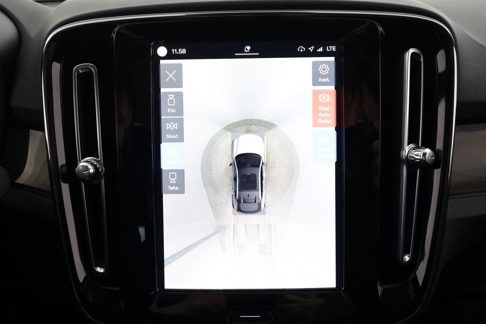 Volvo C40 2022 Recharge Twin Business Launch Edition aut - | ACC | ILP | Koukku | Lasikatto | Pixel-LED | H/K | Muistipenkki | 360-Kamera | Ratinlämmitys | Suomi-auto | Kahdet Renkaat |