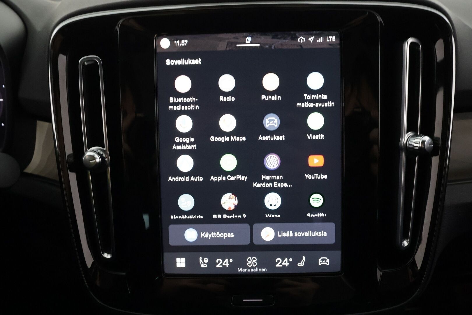Volvo C40 2022 Recharge Twin Business Launch Edition aut - | ACC | ILP | Koukku | Lasikatto | Pixel-LED | H/K | Muistipenkki | 360-Kamera | Ratinlämmitys | Suomi-auto | Kahdet Renkaat |