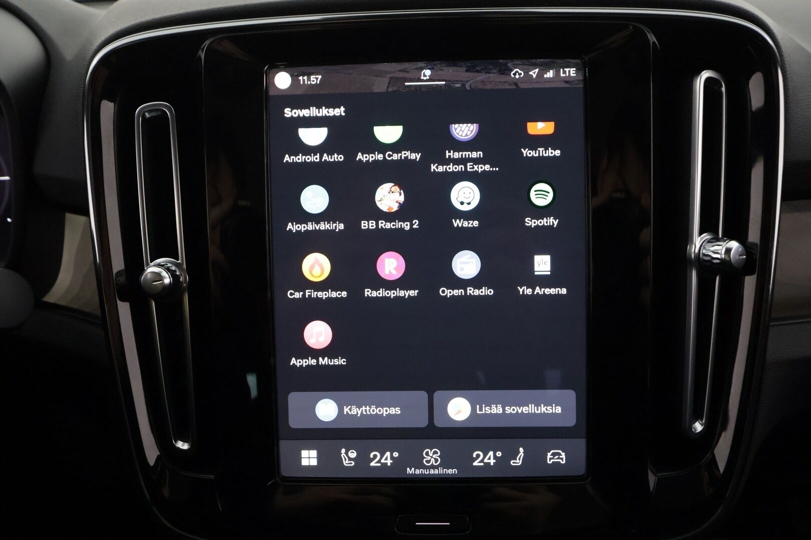 Volvo C40 2022 Recharge Twin Business Launch Edition aut - | ACC | ILP | Koukku | Lasikatto | Pixel-LED | H/K | Muistipenkki | 360-Kamera | Ratinlämmitys | Suomi-auto | Kahdet Renkaat |