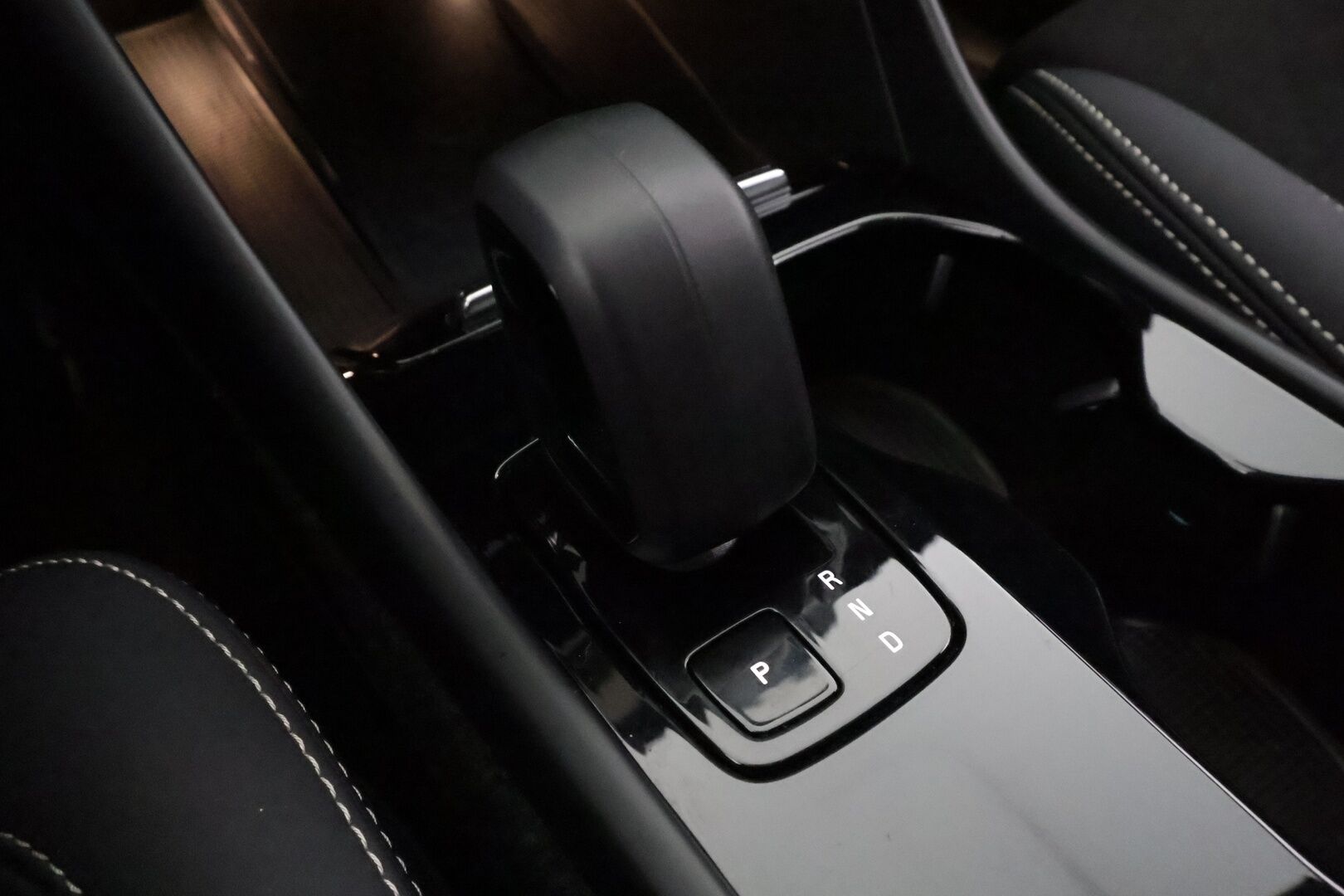 Volvo C40 2022 Recharge Twin Business Launch Edition aut - | ACC | ILP | Koukku | Lasikatto | Pixel-LED | H/K | Muistipenkki | 360-Kamera | Ratinlämmitys | Suomi-auto | Kahdet Renkaat |