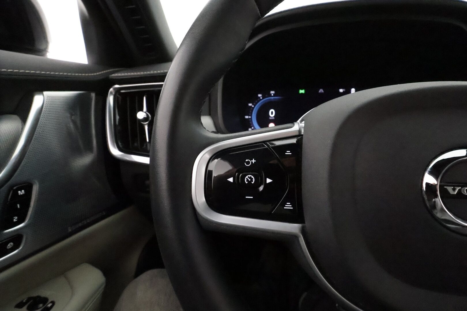Volvo V90 2022 T8 AWD Long Range High Performance R-Design aut **Panorama / 360° / HUD / Adapt.Vakkari / Sporttinahat Muistilla / - 3,99 % KORKOTARJOUS TÄHÄN AUTOON - Suomi-auto / Kahdet Renkaat / Huippu Varusteet!