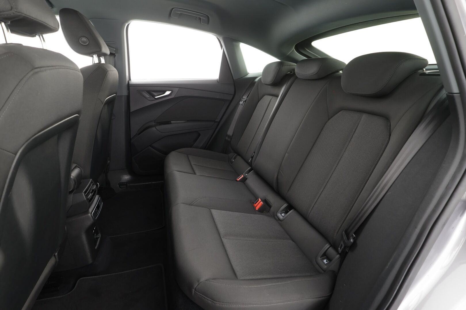 Audi Q4 e-tron 2022 Edition 40 e-tron Sportback * ACC / ILP / LED / Kamera / Sähköluukku * - 1.Om Suomi-auto / SoH 94.7% / Merkkihuollettu / Kahdet OEM vanteet / Juuri huollettu / Alv