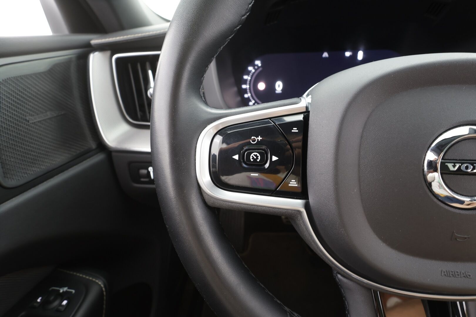 Volvo XC60 2022 T8 AWD Long Range Polestar Engineered Edition aut - | ACC | Webasto | Koukku | HUD | Panorama | H/K | Muistipenkki | Full-LED | Puolinahat | 360-Kamera | Keyless | Sporttipenkit | Apple&Android | 1.Om Suomi-auto | Kahdet Renkaat | Merkkihuollettu|