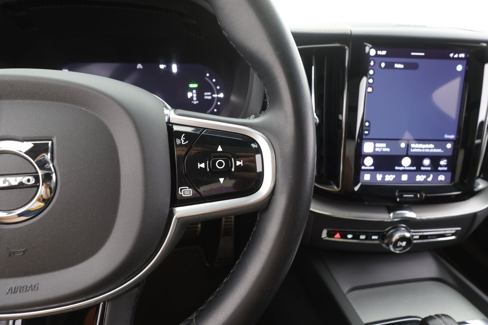 Volvo XC60 2022 T8 AWD Long Range Polestar Engineered Edition aut - | ACC | Webasto | Koukku | HUD | Panorama | H/K | Muistipenkki | Full-LED | Puolinahat | 360-Kamera | Keyless | Sporttipenkit | Apple&Android | 1.Om Suomi-auto | Kahdet Renkaat | Merkkihuollettu|