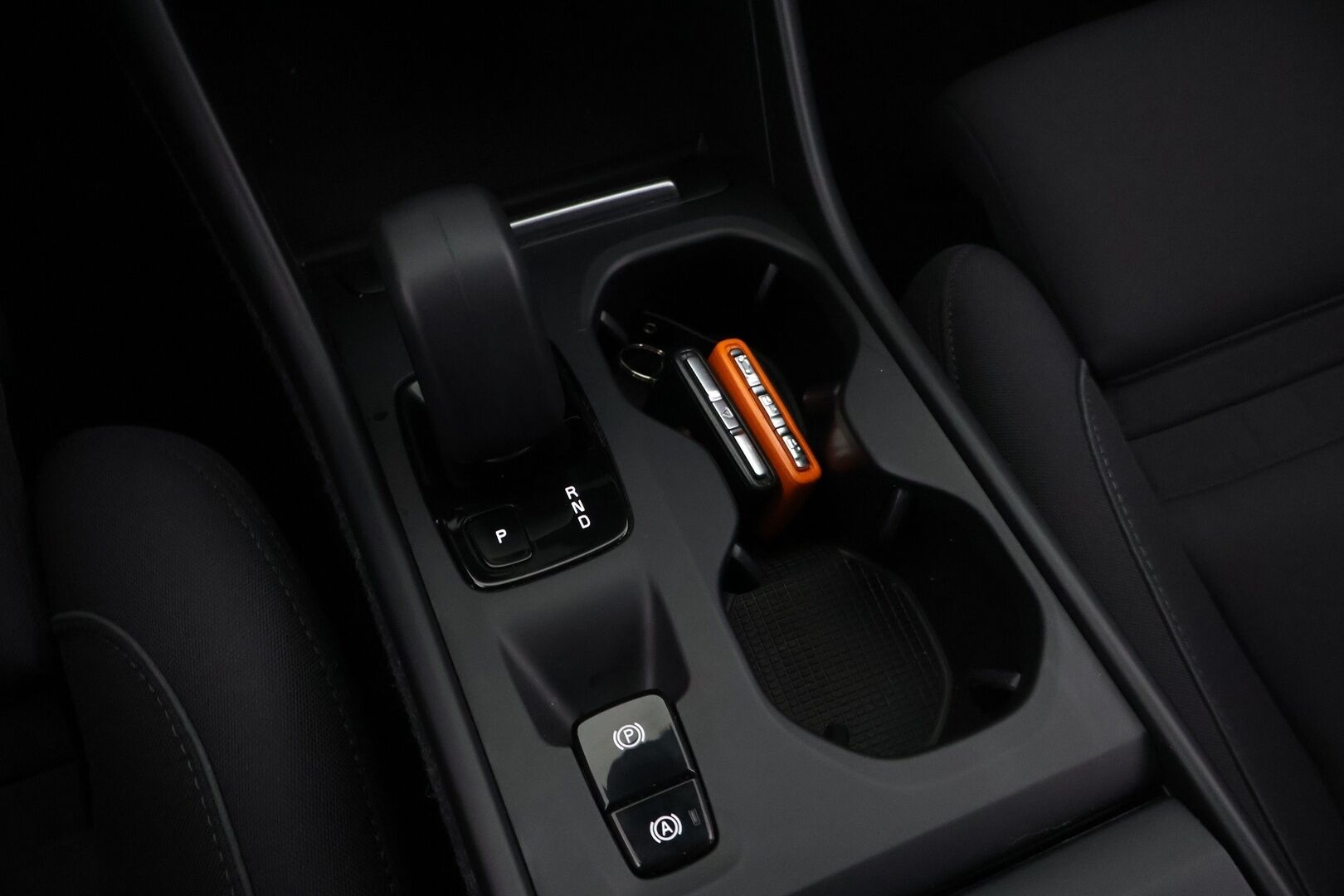 Volvo XC40 2022 B4 MHEV Business Edition DCT aut * Acc / P.ainetoiminen lisälämm. ajastimella /Pilot Assist / Suomiauto / Merkkihuollot - *P-kamera / Tutkat eteen ja taakse / AppleCarPlay, AndroidAuto / Kahdet renkaat aluvanteilla