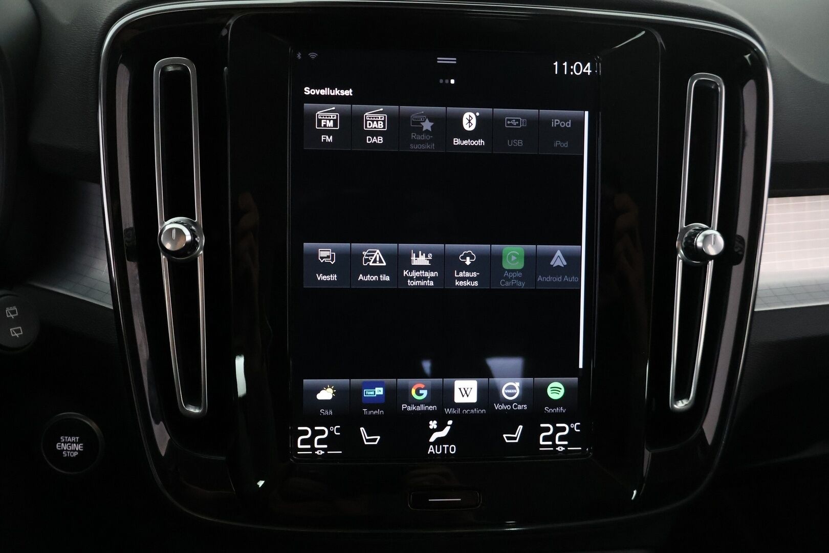 Volvo XC40 2022 B4 MHEV Business Edition DCT aut * Acc / P.ainetoiminen lisälämm. ajastimella /Pilot Assist / Suomiauto / Merkkihuollot - *P-kamera / Tutkat eteen ja taakse / AppleCarPlay, AndroidAuto / Kahdet renkaat aluvanteilla