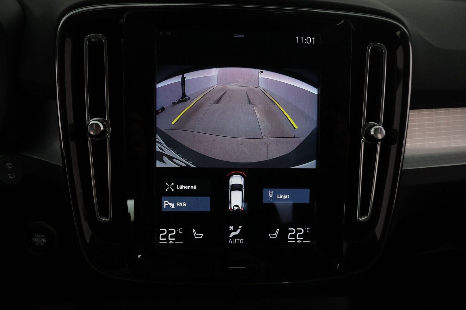 Volvo XC40 2022 B4 MHEV Business Edition DCT aut * Acc / P.ainetoiminen lisälämm. ajastimella /Pilot Assist / Suomiauto / Merkkihuollot - *P-kamera / Tutkat eteen ja taakse / AppleCarPlay, AndroidAuto / Kahdet renkaat aluvanteilla