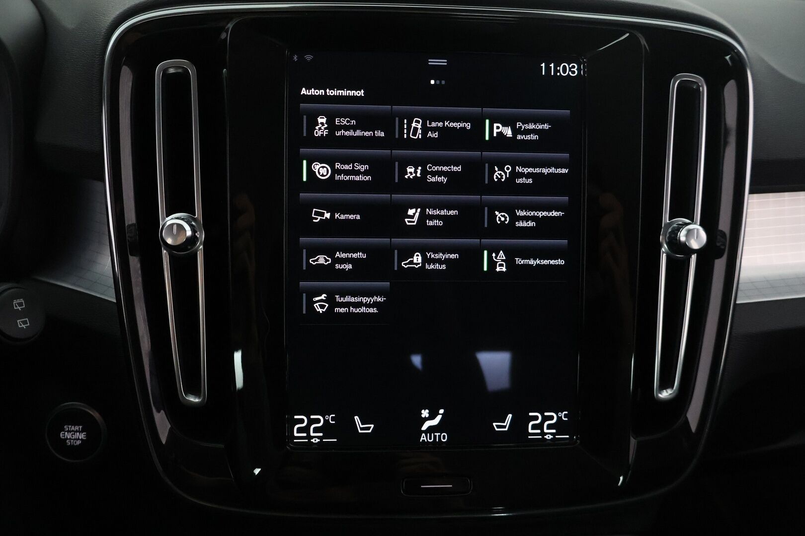 Volvo XC40 2022 B4 MHEV Business Edition DCT aut * Acc / P.ainetoiminen lisälämm. ajastimella /Pilot Assist / Suomiauto / Merkkihuollot - *P-kamera / Tutkat eteen ja taakse / AppleCarPlay, AndroidAuto / Kahdet renkaat aluvanteilla