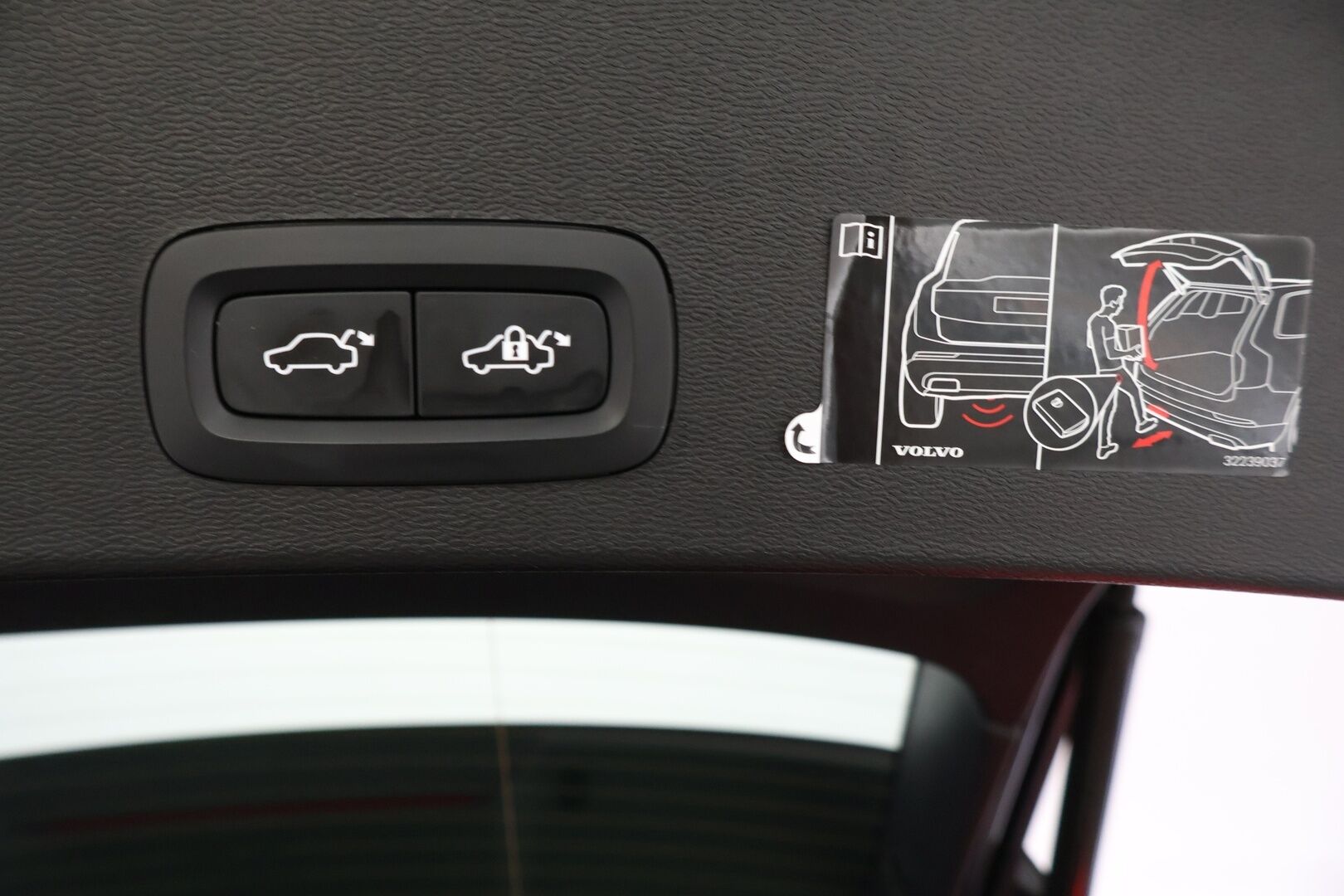 Volvo XC40 2022 B4 MHEV Business Edition DCT aut * Acc / P.ainetoiminen lisälämm. ajastimella /Pilot Assist / Suomiauto / Merkkihuollot - *P-kamera / Tutkat eteen ja taakse / AppleCarPlay, AndroidAuto / Kahdet renkaat aluvanteilla