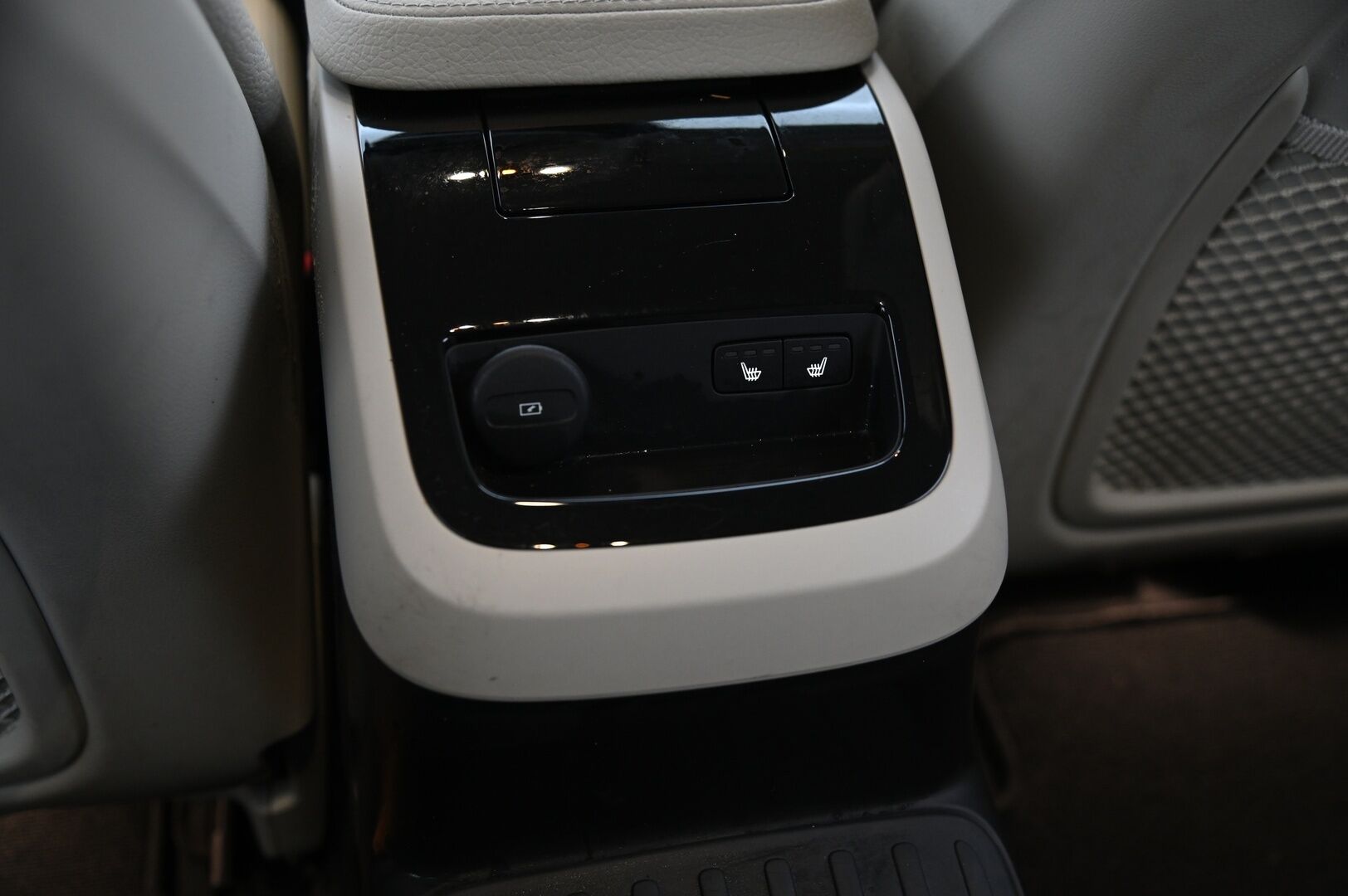 Volvo V60 2022 T6 AWD Long Range Inscription Edition aut *Suomi-Auto / Muistipenkki / VOC / ACC / Koukku / Sporttipenkit / Navi / Full LED High Beam / Digimittaristo* - Juuri saapunut! / Akku kuntotarkastettu / Liikennemerkkien tunnistus / P-Kamera / Tutkat / 2X renkaat / Siisti*