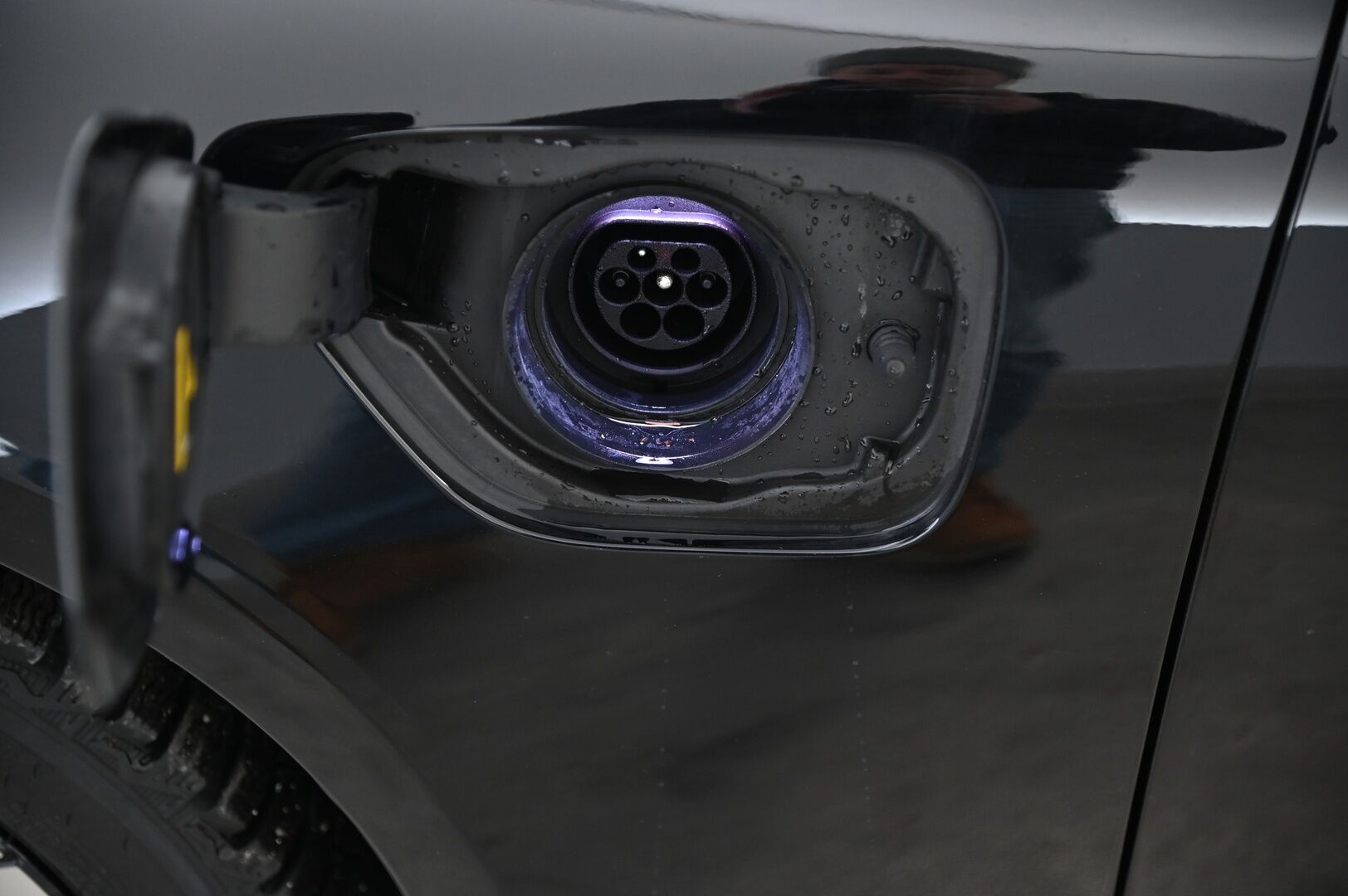 Volvo V60 2022 T6 AWD Long Range Inscription Edition aut *Suomi-Auto / Muistipenkki / VOC / ACC / Koukku / Sporttipenkit / Navi / Full LED High Beam / Digimittaristo* - Juuri saapunut! / Akku kuntotarkastettu / Liikennemerkkien tunnistus / P-Kamera / Tutkat / 2X renkaat / Siisti*