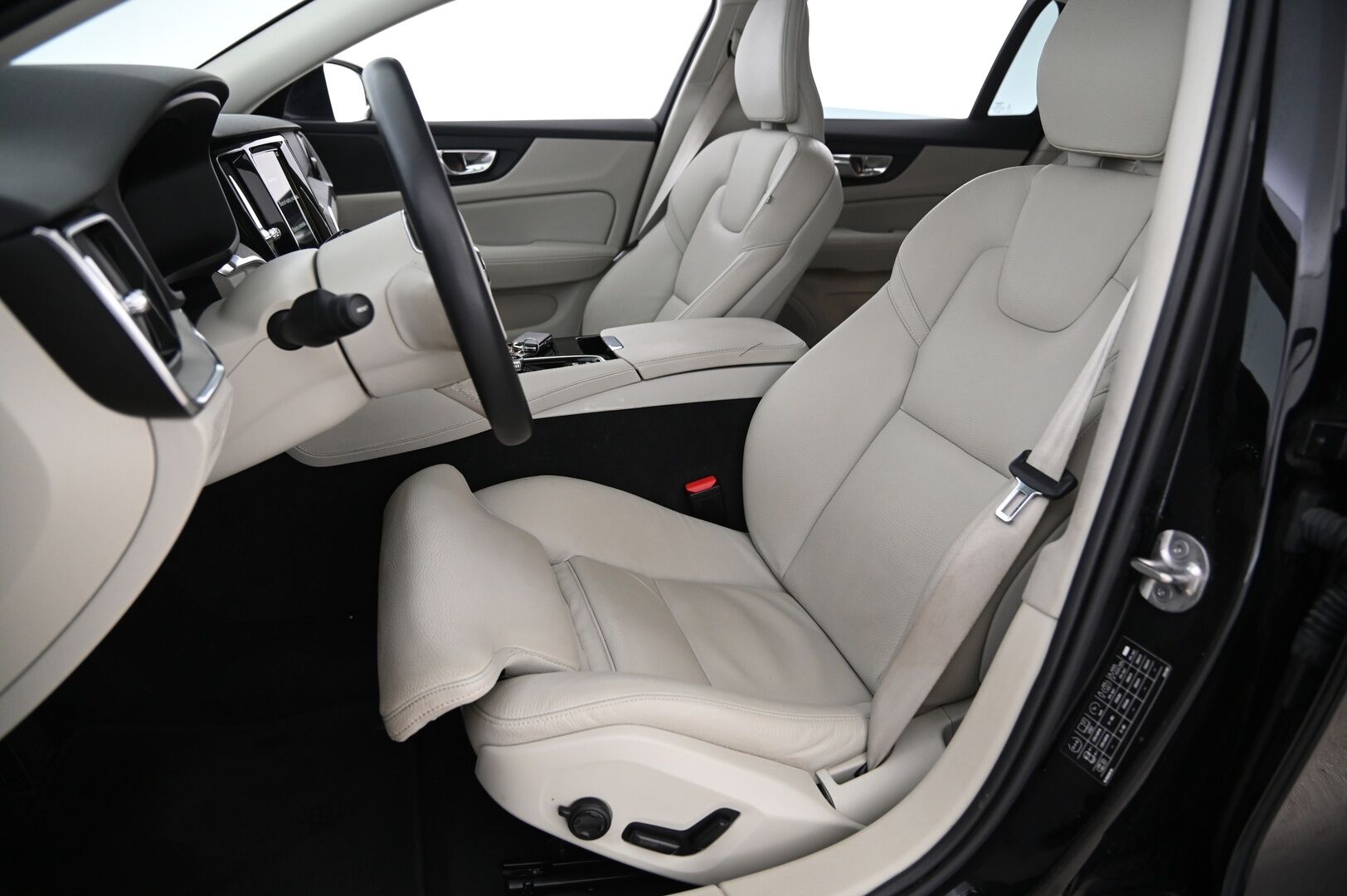 Volvo V60 2022 T6 AWD Long Range Inscription Edition aut *Suomi-Auto / Muistipenkki / VOC / ACC / Koukku / Sporttipenkit / Navi / Full LED High Beam / Digimittaristo* - Juuri saapunut! / Akku kuntotarkastettu / Liikennemerkkien tunnistus / P-Kamera / Tutkat / 2X renkaat / Siisti*