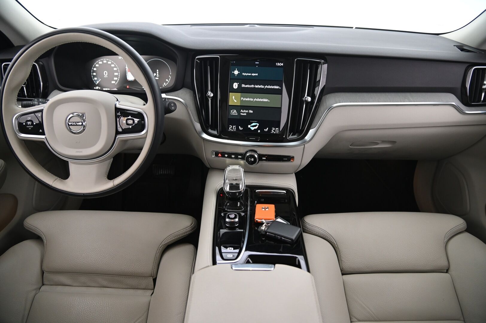 Volvo V60 2022 T6 AWD Long Range Inscription Edition aut *Suomi-Auto / Muistipenkki / VOC / ACC / Koukku / Sporttipenkit / Navi / Full LED High Beam / Digimittaristo* - Juuri saapunut! / Akku kuntotarkastettu / Liikennemerkkien tunnistus / P-Kamera / Tutkat / 2X renkaat / Siisti*