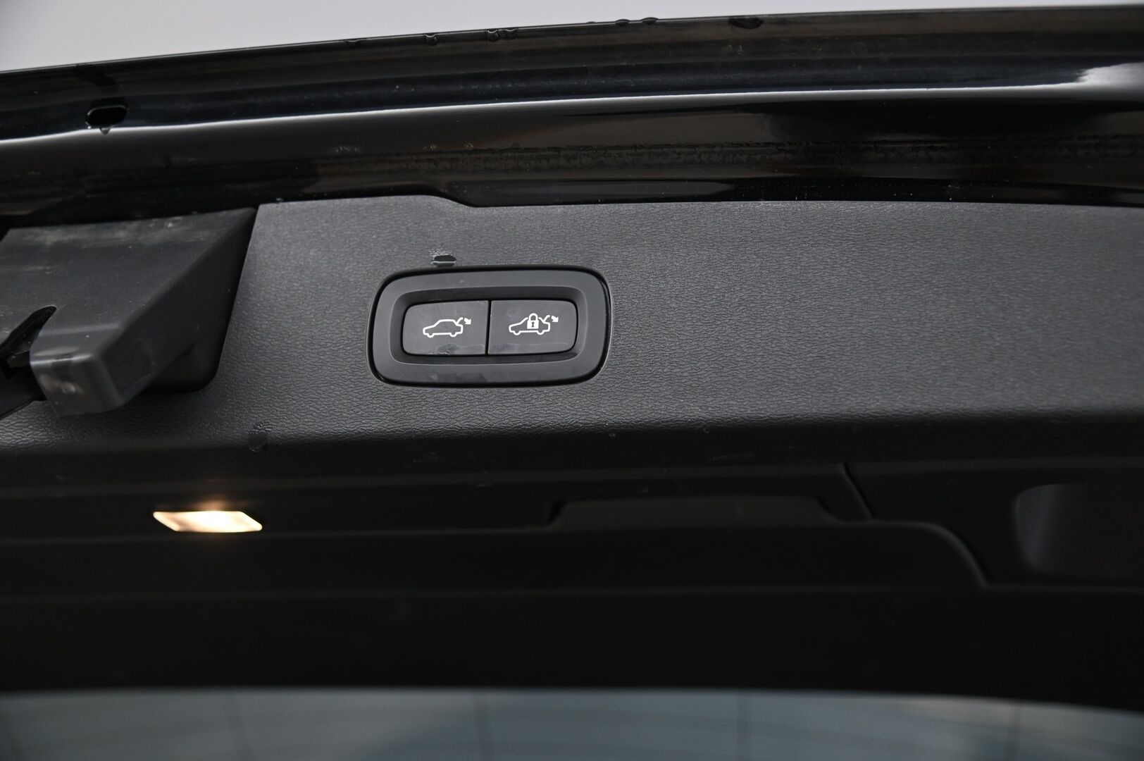 Volvo V60 2022 T6 AWD Long Range Inscription Edition aut *Suomi-Auto / Muistipenkki / VOC / ACC / Koukku / Sporttipenkit / Navi / Full LED High Beam / Digimittaristo* - Juuri saapunut! / Akku kuntotarkastettu / Liikennemerkkien tunnistus / P-Kamera / Tutkat / 2X renkaat / Siisti*