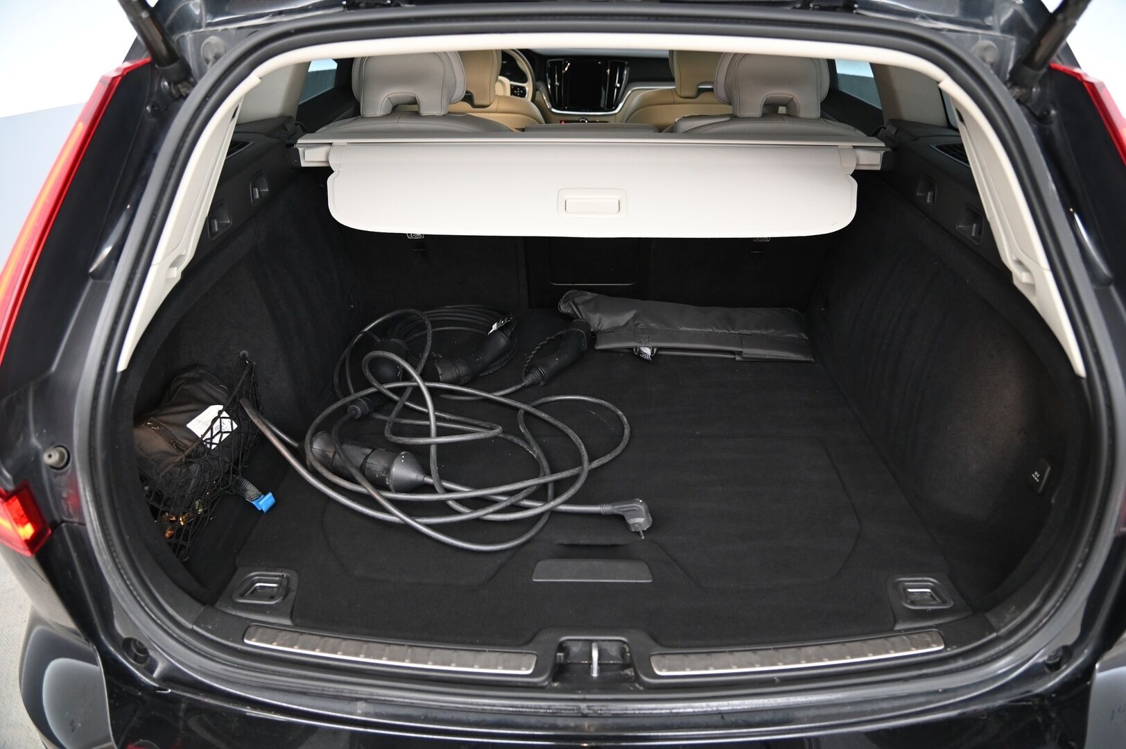 Volvo V60 2022 T6 AWD Long Range Inscription Edition aut *Suomi-Auto / Muistipenkki / VOC / ACC / Koukku / Sporttipenkit / Navi / Full LED High Beam / Digimittaristo* - Juuri saapunut! / Akku kuntotarkastettu / Liikennemerkkien tunnistus / P-Kamera / Tutkat / 2X renkaat / Siisti*