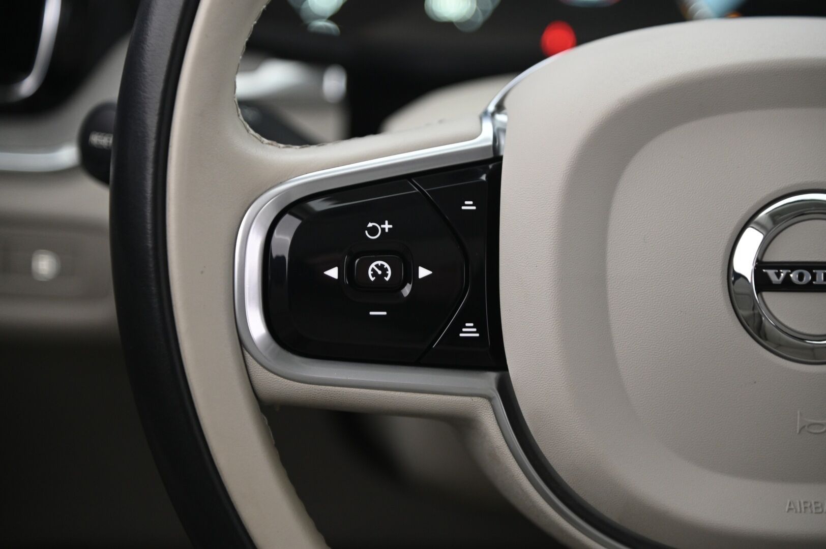 Volvo V60 2022 T6 AWD Long Range Inscription Edition aut *Suomi-Auto / Muistipenkki / VOC / ACC / Koukku / Sporttipenkit / Navi / Full LED High Beam / Digimittaristo* - Juuri saapunut! / Akku kuntotarkastettu / Liikennemerkkien tunnistus / P-Kamera / Tutkat / 2X renkaat / Siisti*