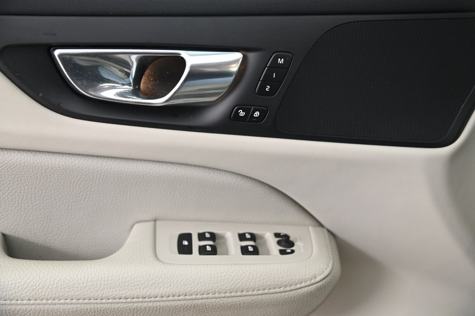 Volvo V60 2022 T6 AWD Long Range Inscription Edition aut *Suomi-Auto / Muistipenkki / VOC / ACC / Koukku / Sporttipenkit / Navi / Full LED High Beam / Digimittaristo* - Juuri saapunut! / Akku kuntotarkastettu / Liikennemerkkien tunnistus / P-Kamera / Tutkat / 2X renkaat / Siisti*