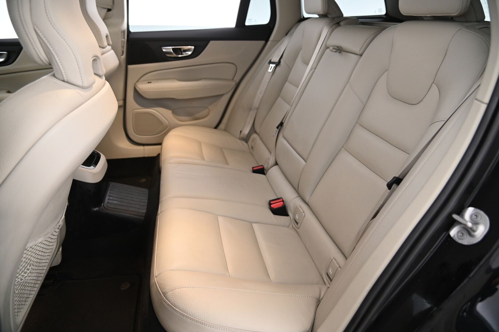 Volvo V60 2022 T6 AWD Long Range Inscription Edition aut *Suomi-Auto / Muistipenkki / VOC / ACC / Koukku / Sporttipenkit / Navi / Full LED High Beam / Digimittaristo* - Juuri saapunut! / Akku kuntotarkastettu / Liikennemerkkien tunnistus / P-Kamera / Tutkat / 2X renkaat / Siisti*