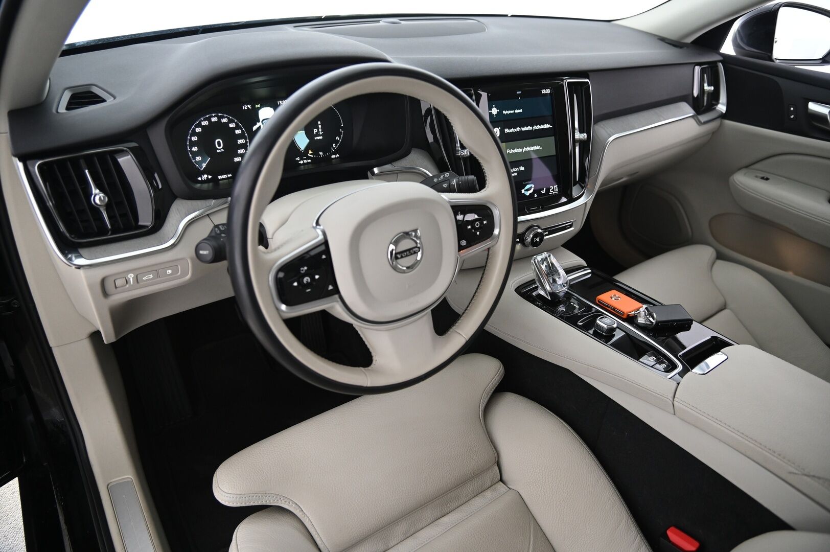 Volvo V60 2022 T6 AWD Long Range Inscription Edition aut *Suomi-Auto / Muistipenkki / VOC / ACC / Koukku / Sporttipenkit / Navi / Full LED High Beam / Digimittaristo* - Juuri saapunut! / Akku kuntotarkastettu / Liikennemerkkien tunnistus / P-Kamera / Tutkat / 2X renkaat / Siisti*