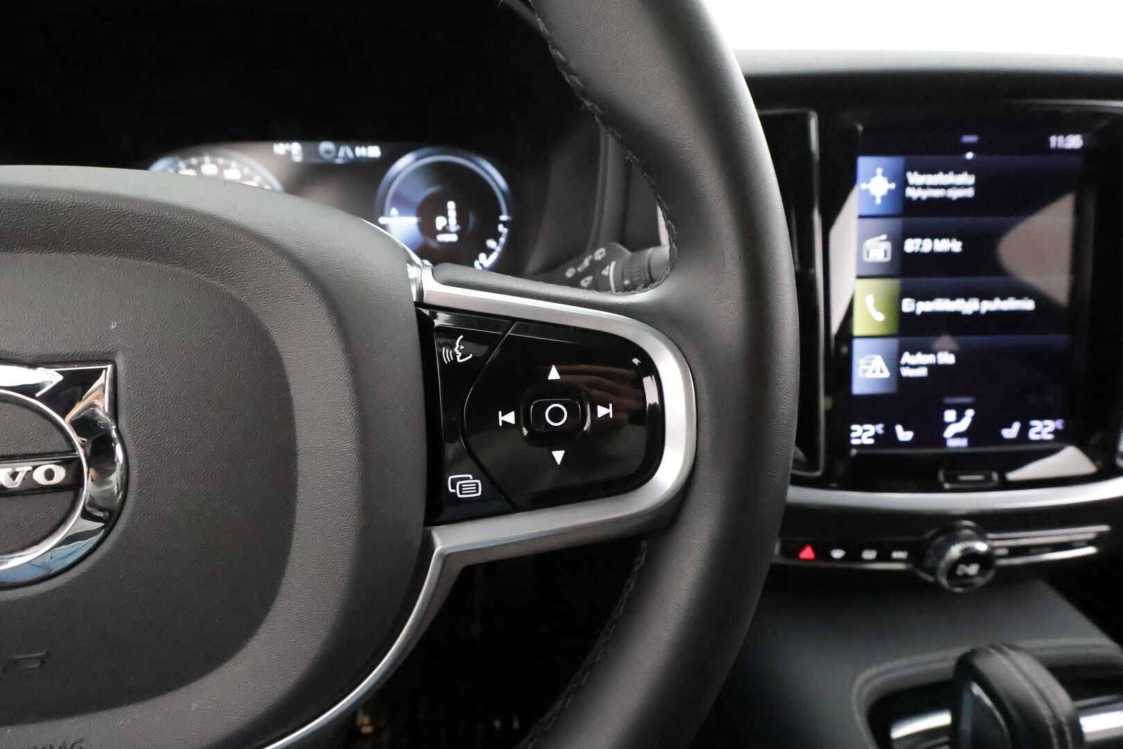 Volvo V60 2022 T6 AWD Long Range R-Design Edition aut - Koukku | ACC | Full-LED | 360 | Sportnahat Muistilla | Lisälämmitin | Keyless 