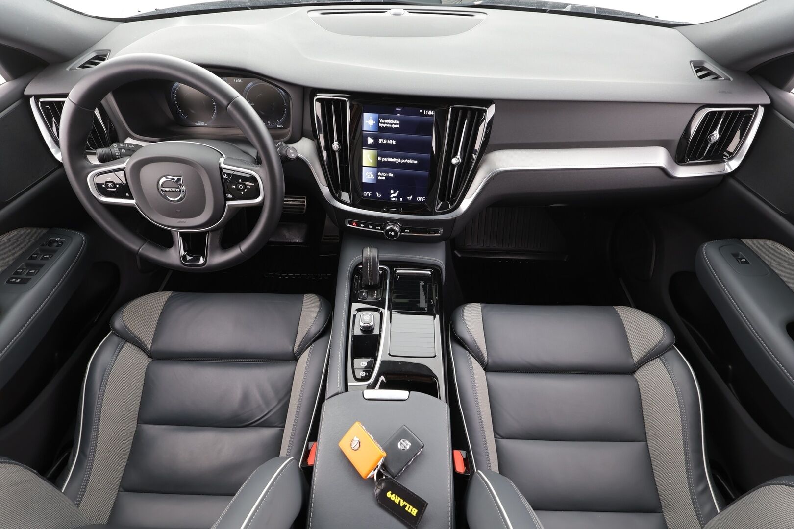 Volvo V60 2022 T6 AWD Long Range R-Design Edition aut * Koukku / ACC / Full-LED / 360 / Sportnahat Muistilla /  Lisälämmitin / Keyless * - 1-om Suomi-auto / 2x Latauskaapelit / Merkkihuollot