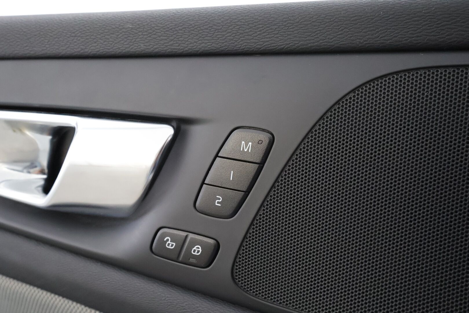 Volvo V60 2022 T6 AWD Long Range R-Design Edition aut * Koukku / ACC / Full-LED / 360 / Sportnahat Muistilla /  Lisälämmitin / Keyless * - 1-om Suomi-auto / 2x Latauskaapelit / Merkkihuollot