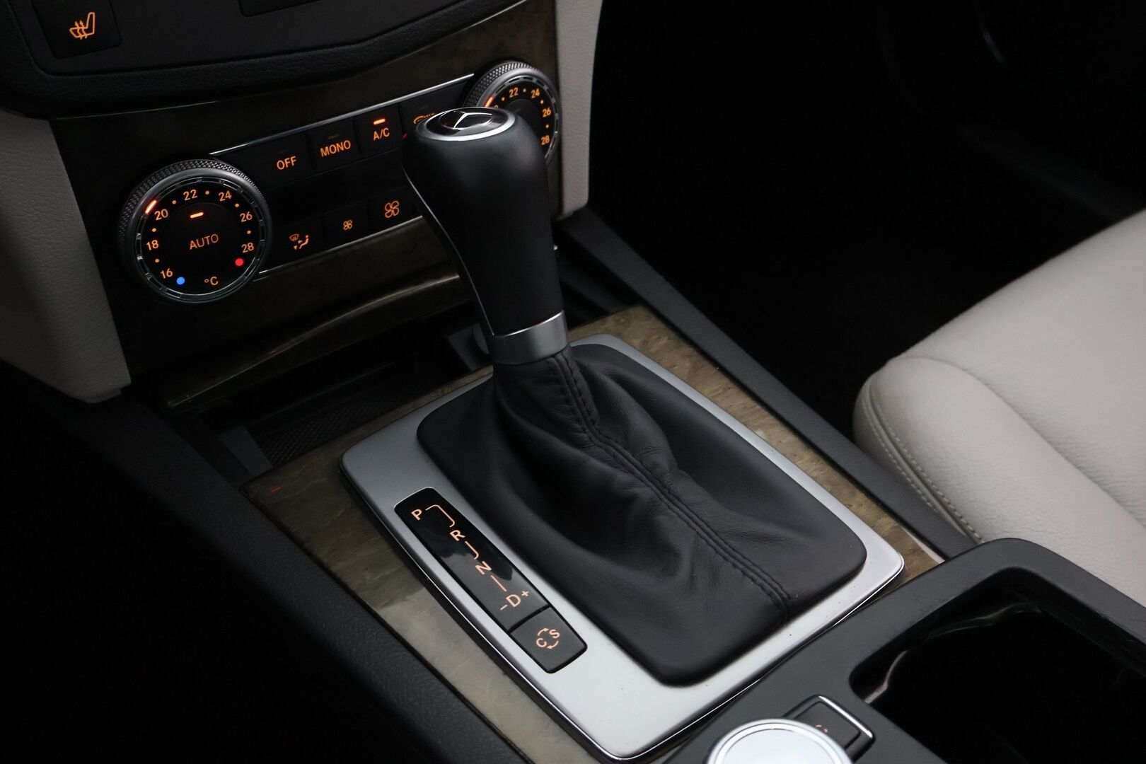 Mercedes-Benz C 2009 350 CDI 4Matic Sedan aut - Nahkasisusta / Sähköpenkit / Xenon / Vakkari / 2x Renkaat aluvantein / Juuri tullut Tampereelle! - HULLU BLACKWEEK KORKOTARJOUS 2,49%