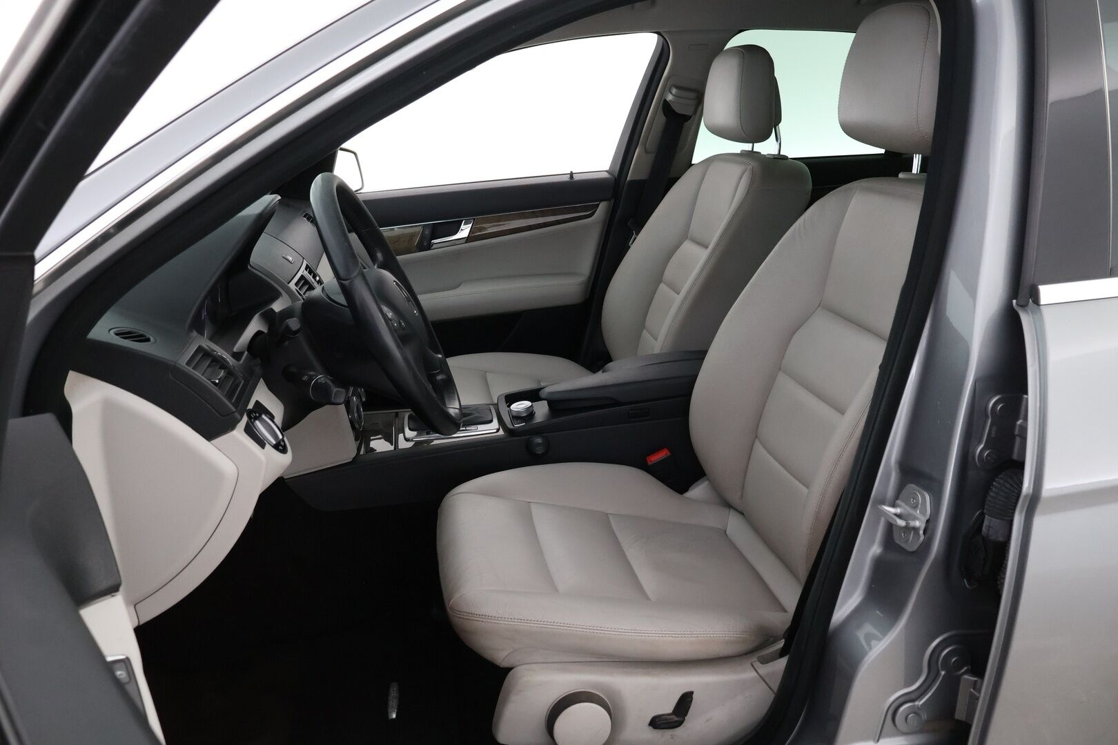 Mercedes-Benz C 2009 350 CDI 4Matic Sedan aut - Nahkasisusta / Sähköpenkit / Xenon / Vakkari / 2x Renkaat aluvantein / Juuri tullut Tampereelle!
