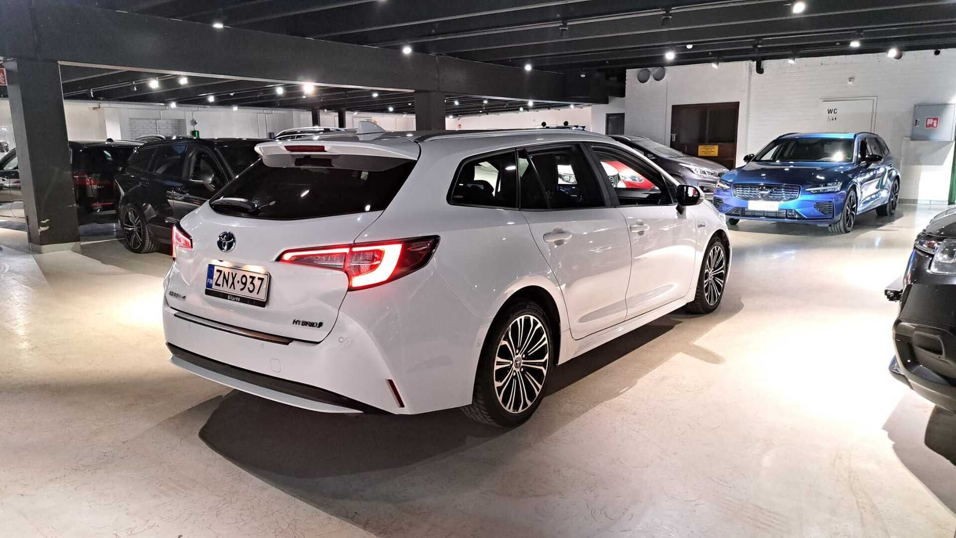 Toyota Corolla 2019 Touring Sports 1,8 Hybrid Style * Acc / Lohkolämmitin / P-Kamera  / Ratinlämmitin * - 2x Renkaat ja vanteet - HULLUT AVAJAISHULINAT KORKOTARJOUS 3,29 %