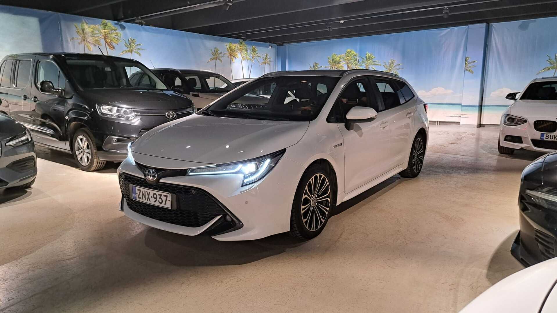 Toyota Corolla 2019 Touring Sports 1,8 Hybrid Style * Acc / Lohkolämmitin / P-Kamera  / Ratinlämmitin * - 2x Renkaat ja vanteet - HULLUT AVAJAISHULINAT KORKOTARJOUS 3,29 %