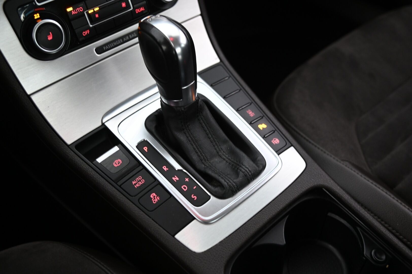 Volkswagen Passat 2011 Sedan Highline 1,8 TSI 118 kW (160 hv)Sedan Highline 1,8 TSI 118 kW (160 hv)  *Yritysoutlet - Myydään vain yrityksille* - *Yritysoutlet - Myydään vain yrityksille*