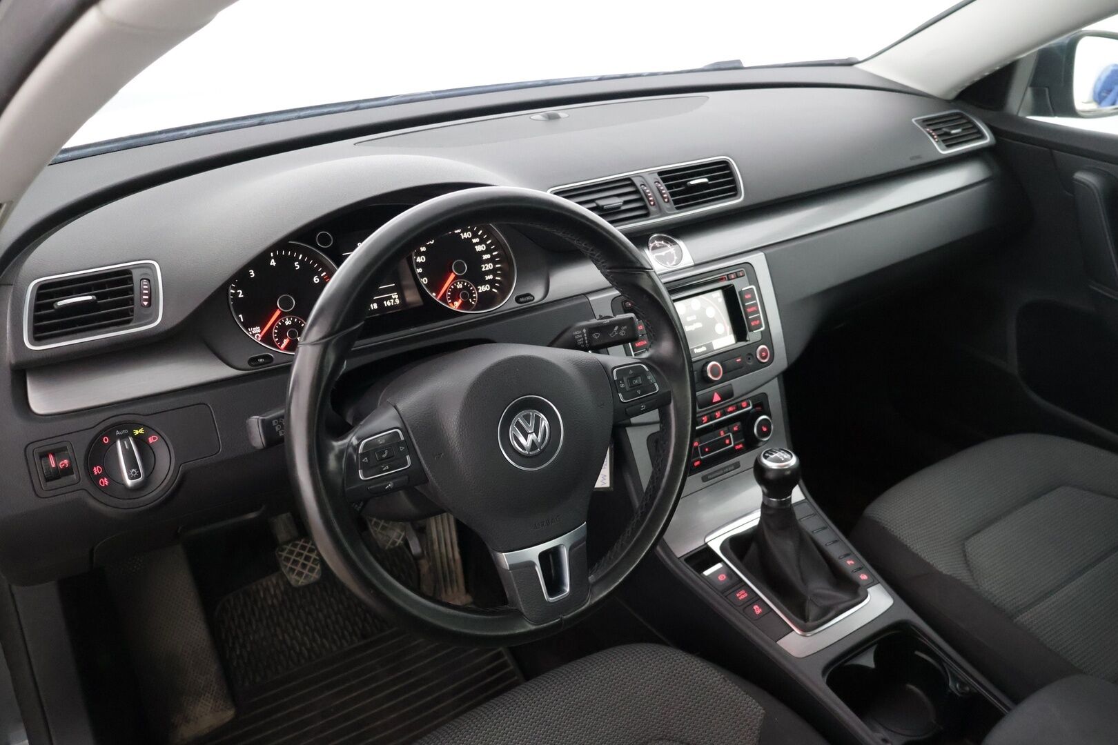 Volkswagen Passat 2011 Sedan Comfortline 1,8 TSI 118 kW (160 hv) * / Myydään huutokaupat.comissa! / Vakkari / Webasto / Koukku / Kahdet renkaat / * - Myydään huutokaupat comissa!