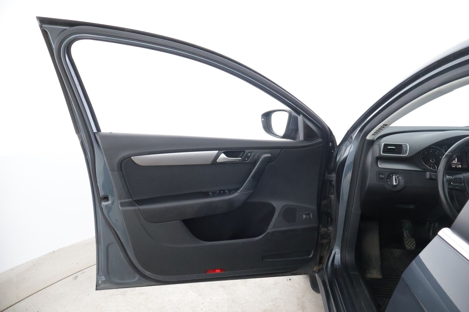 Volkswagen Passat 2011 Sedan Comfortline 1,8 TSI 118 kW (160 hv) * / Myydään huutokaupat.comissa! / Vakkari / Webasto / Koukku / Kahdet renkaat / * - Myydään huutokaupat comissa!