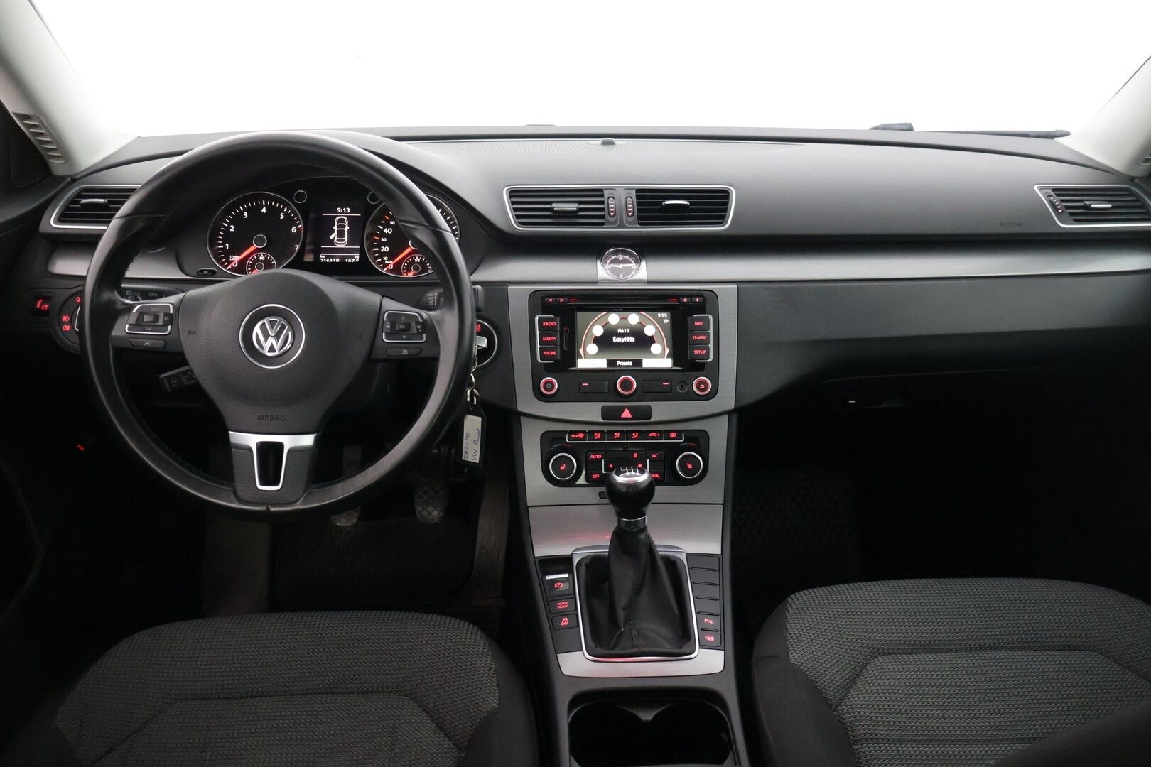 Volkswagen Passat 2011 Sedan Comfortline 1,8 TSI 118 kW (160 hv) * / Myydään huutokaupat.comissa! / Vakkari / Webasto / Koukku / Kahdet renkaat / * - Myydään huutokaupat comissa!