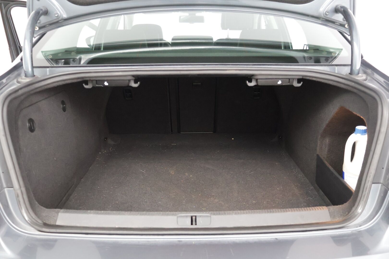 Volkswagen Passat 2011 Sedan Comfortline 1,8 TSI 118 kW (160 hv) * / Myydään huutokaupat.comissa! / Vakkari / Webasto / Koukku / Kahdet renkaat / * - Myydään huutokaupat comissa!
