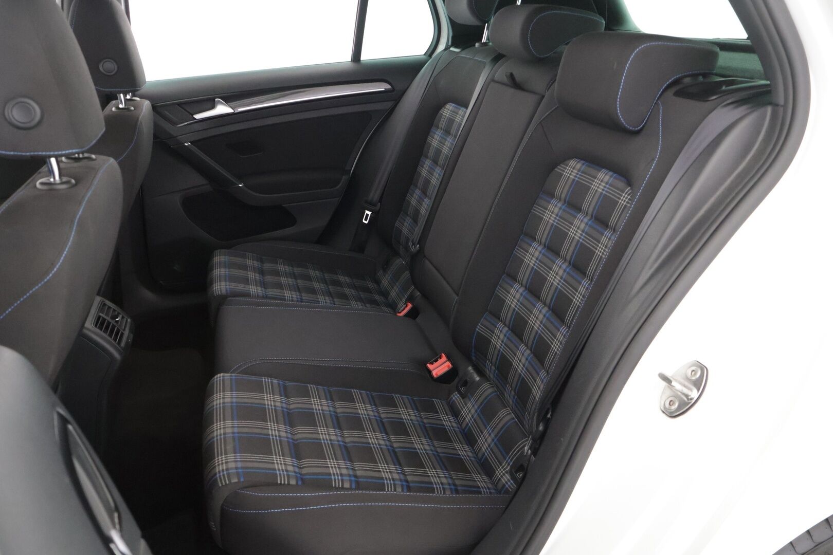 Volkswagen Golf 2015 GTE Plug-In Hybrid 150 kW (204 hv) DSG-automaatti *Adapt. Vakkari / Webasto / P-kamera / BLIS / Sporttipenkit / Navi* - *JAKOPÄÄ TEHTY 03/25* / 2x renkaat aluvanteilla / LED-valot