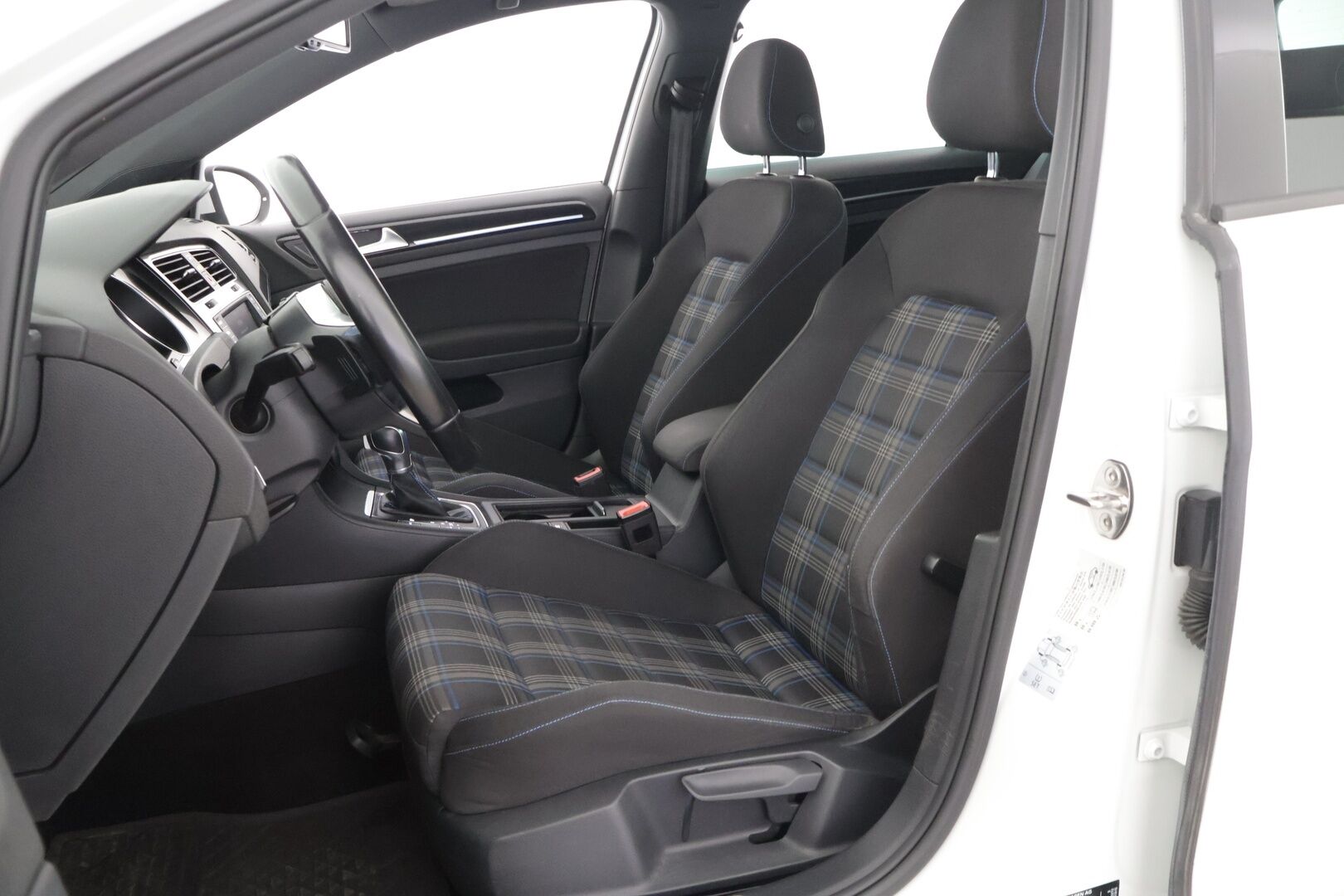 Volkswagen Golf 2015 GTE Plug-In Hybrid 150 kW (204 hv) DSG-automaatti *Adapt. Vakkari / Webasto / P-kamera / BLIS / Sporttipenkit / Navi* - *JAKOPÄÄ TEHTY 03/25* / 2x renkaat aluvanteilla / LED-valot