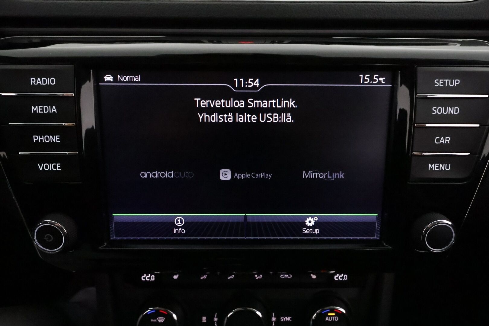 Skoda Superb 2017 Combi 2,0 TDI 190 4x4 L&K DSG *ACC / P.kamera / KeylessGo / Canton / Koukku / Webasto / Muistipenkki* - Kahdet renkaat aluvanteilla